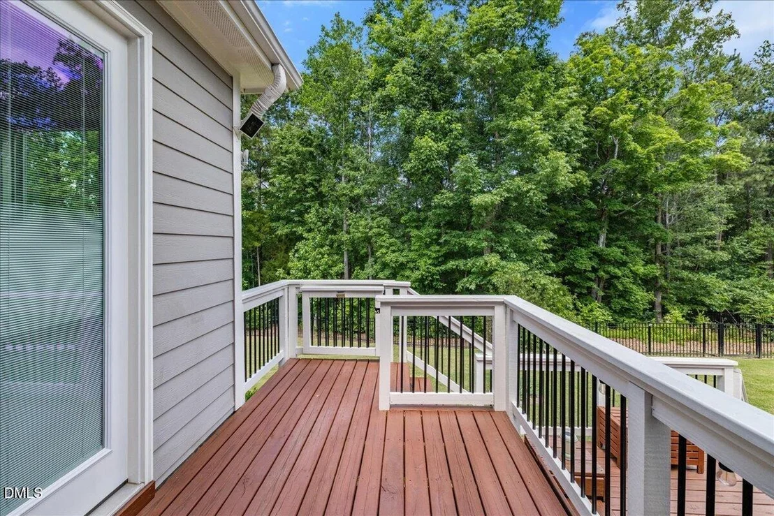 Photo of 1049 Queensdale Drive