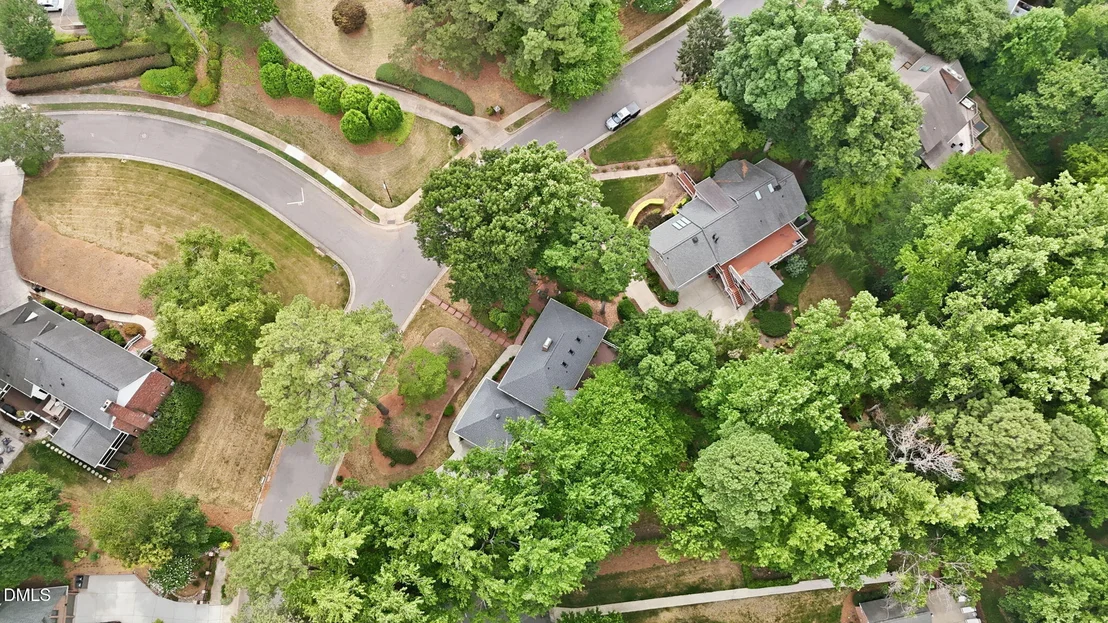 Photo of 2221 Weybridge Drive