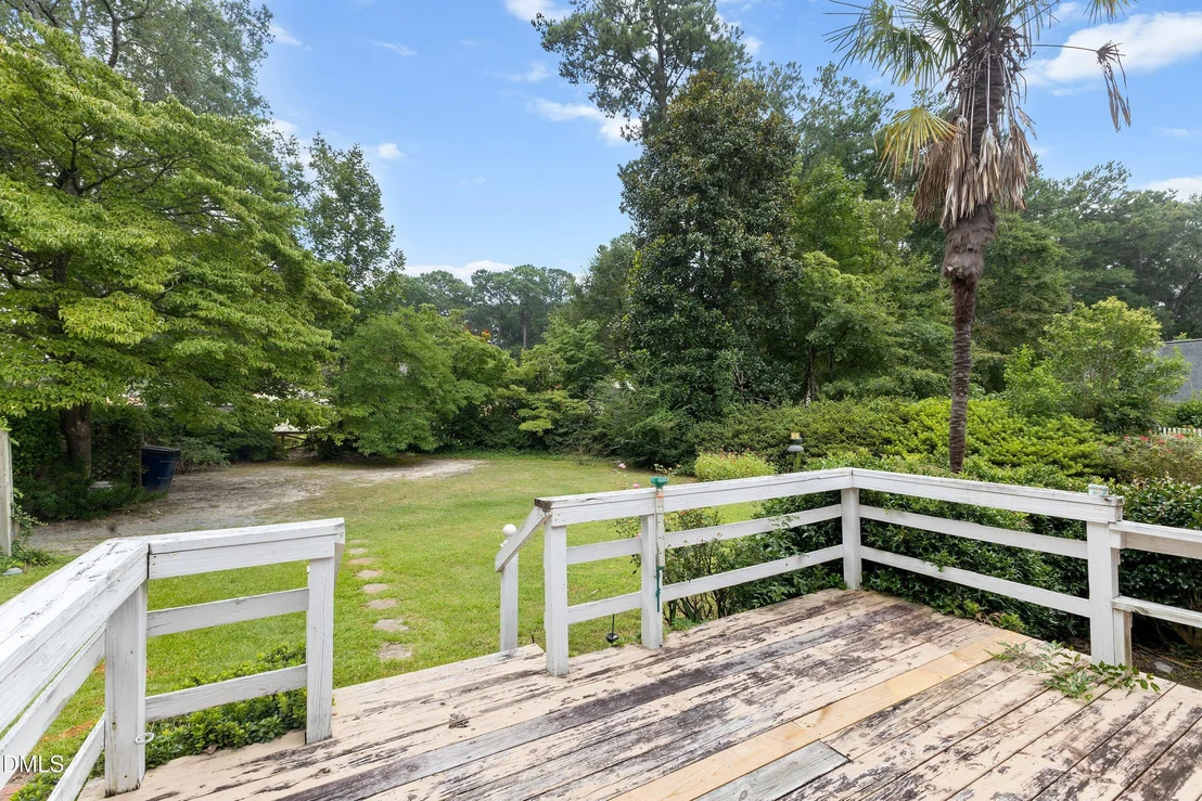 Photo of 1101 S Walnut Drive