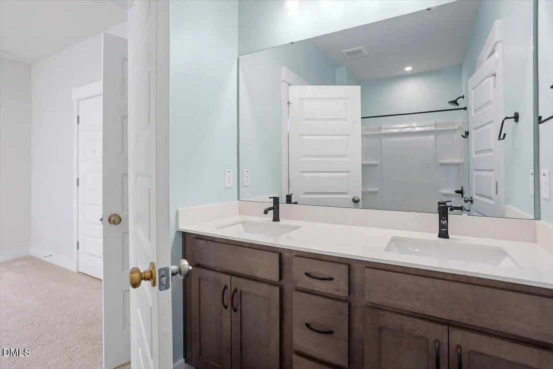 Photo of 541 Roycroft Drive