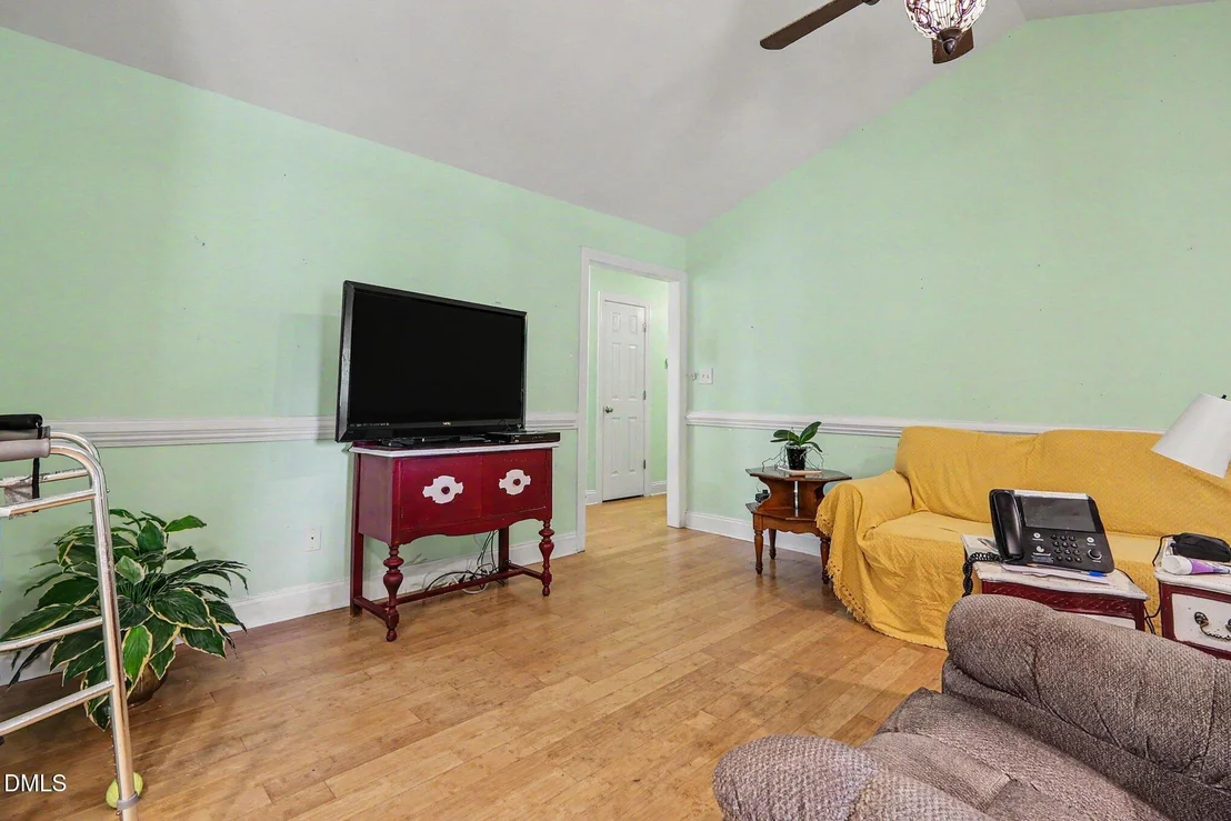 Photo of 1750 Tom Oakley Road