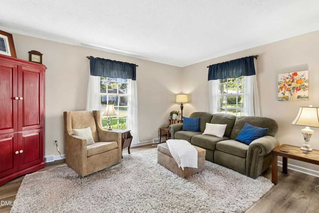 Photo of 1309 Swallow Drive