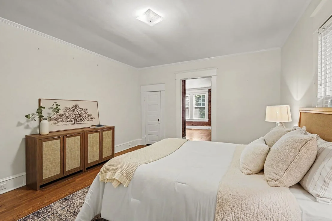 Photo of 903 W Markham Avenue