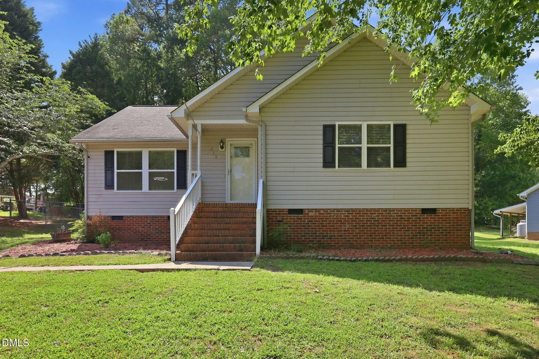 Photo of 215 Brookfield Circle