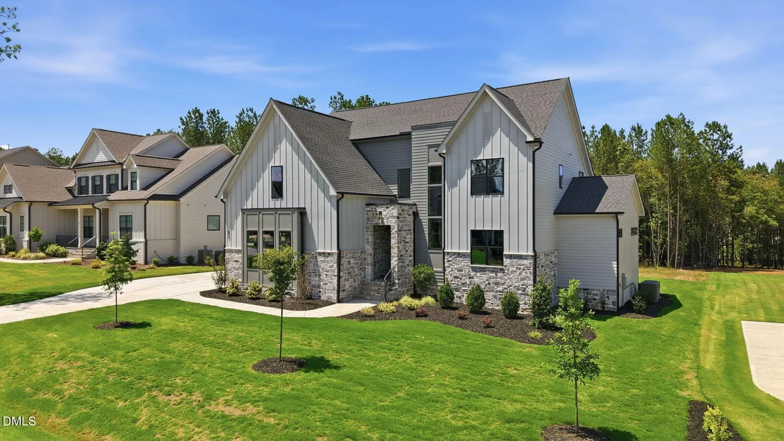 Photo of 35 Chestnut Oak Drive