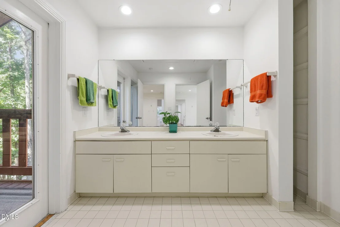 Photo of 910 Tarik Drive