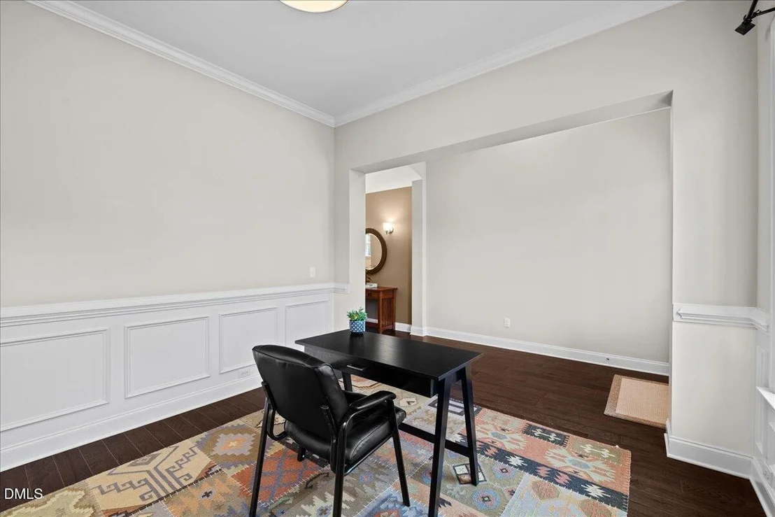 Photo of 1049 Queensdale Drive