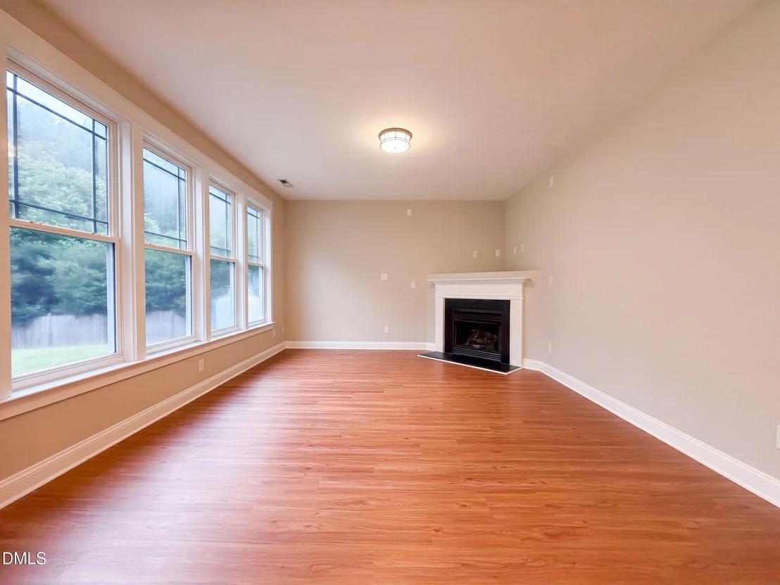Photo of 352 Collinsworth Drive