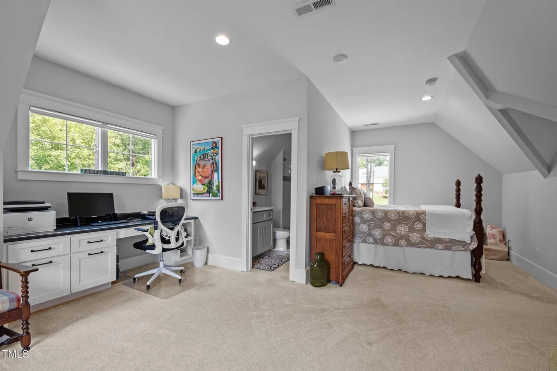 Photo of 976 Estate Road