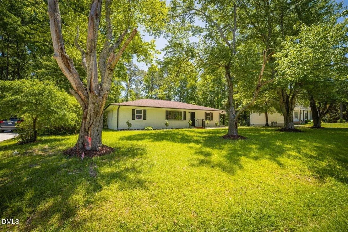 Photo of 906 Circle Drive