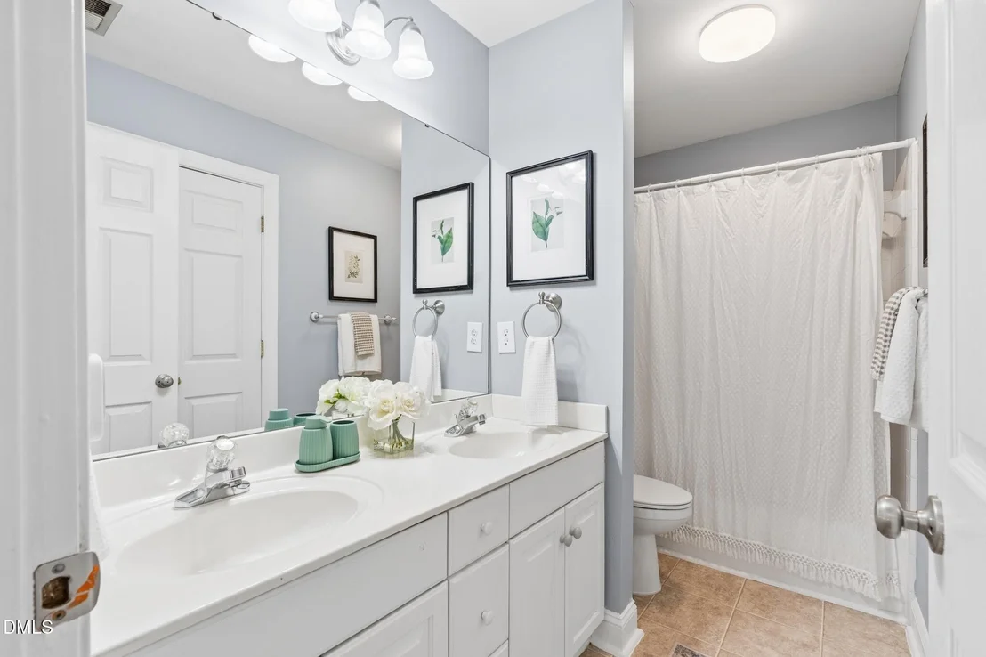 Photo of 2103 W Marilyn Circle