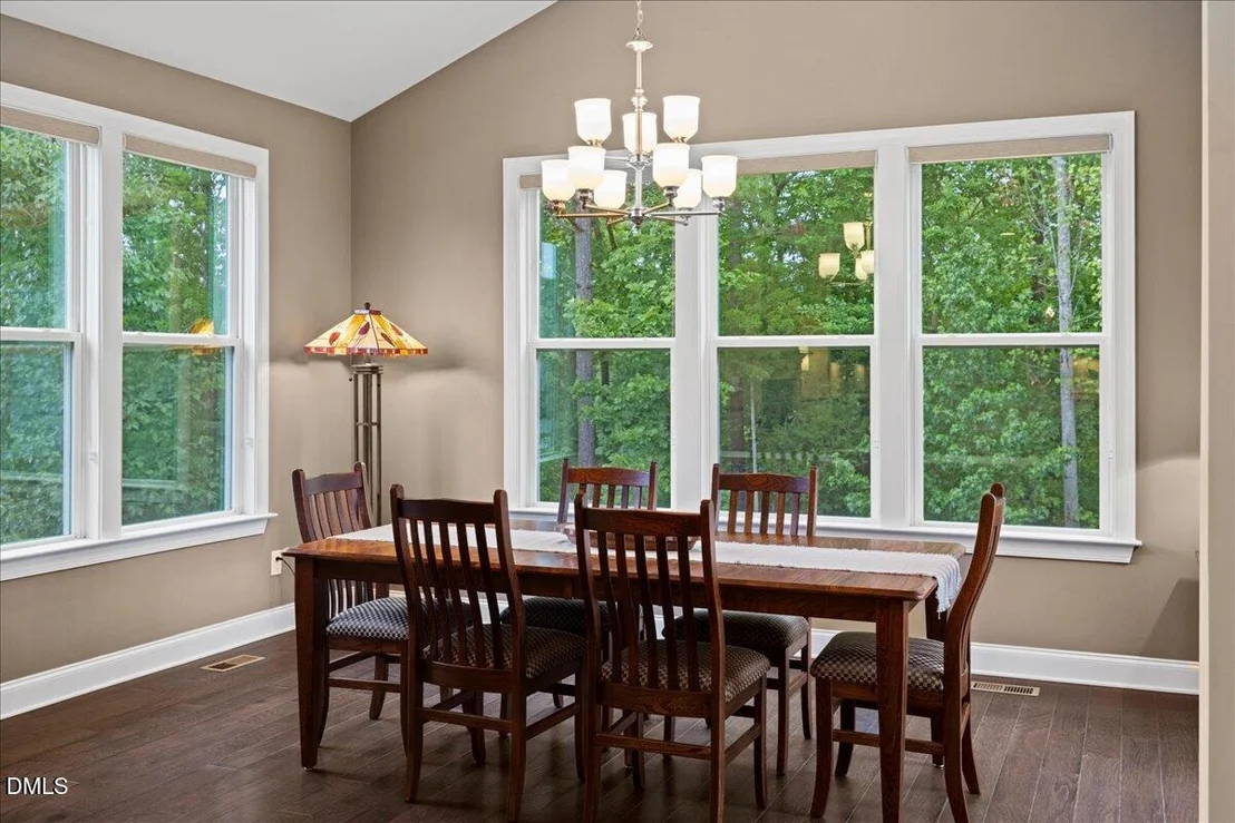 Photo of 1049 Queensdale Drive