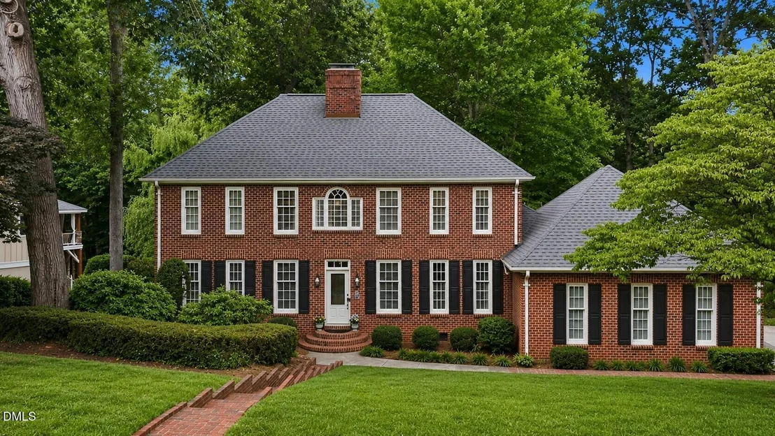 Photo of 2221 Weybridge Drive