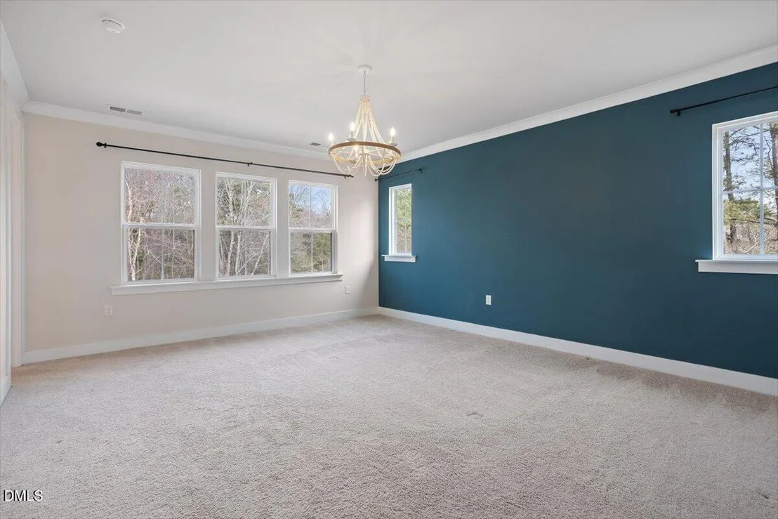 Photo of 541 Roycroft Drive