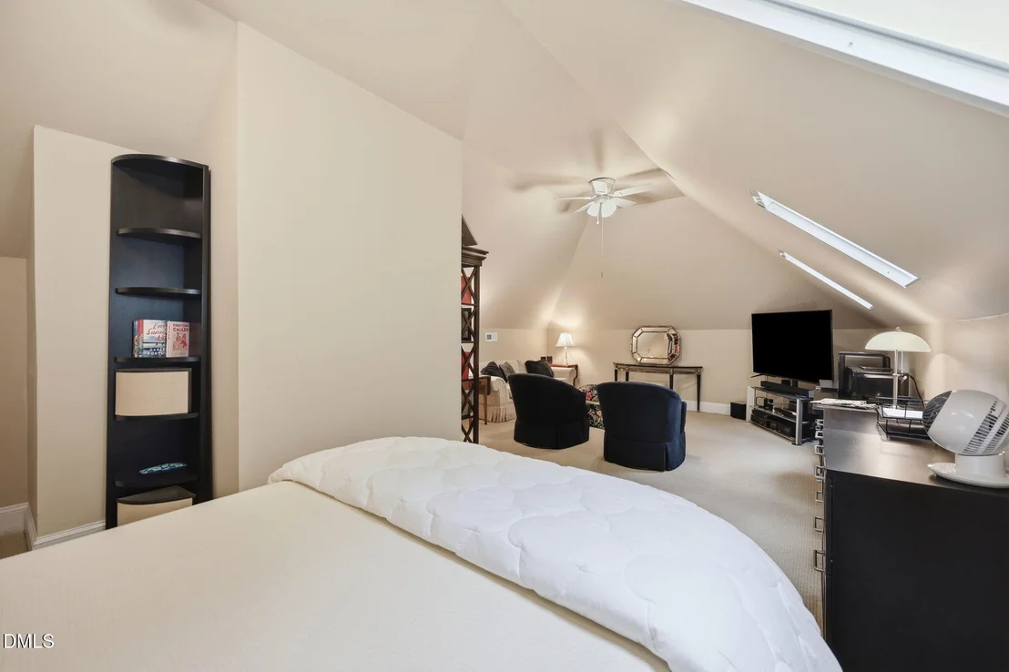 Photo of 2221 Weybridge Drive