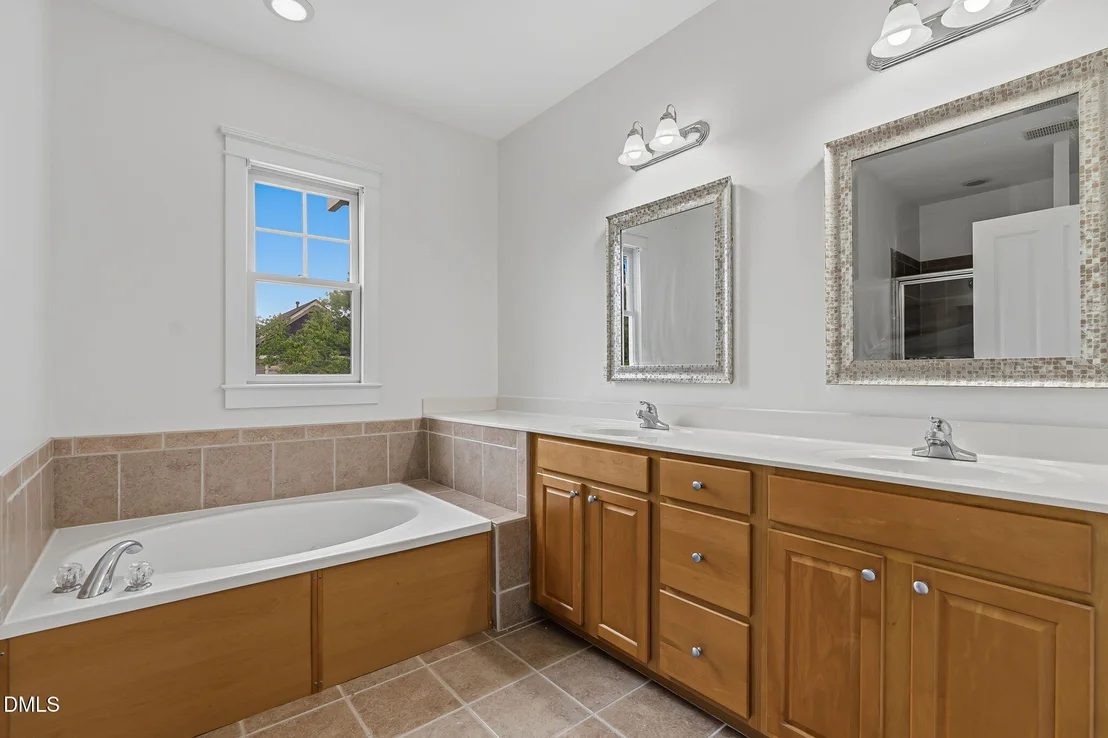 Photo of 112 Bridgegate Drive