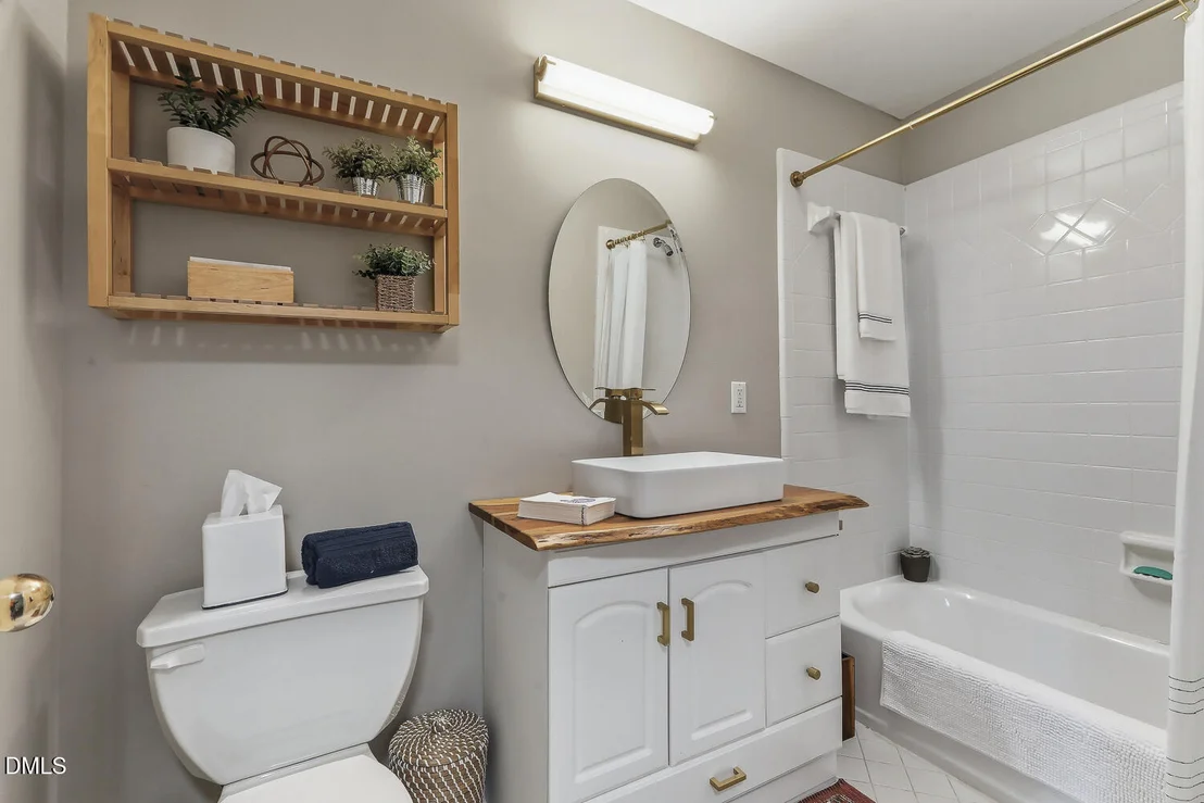 Photo of 429 Grosvenor Drive