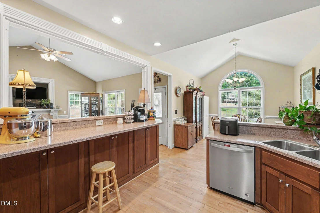 Photo of 492 Tomahawk Drive