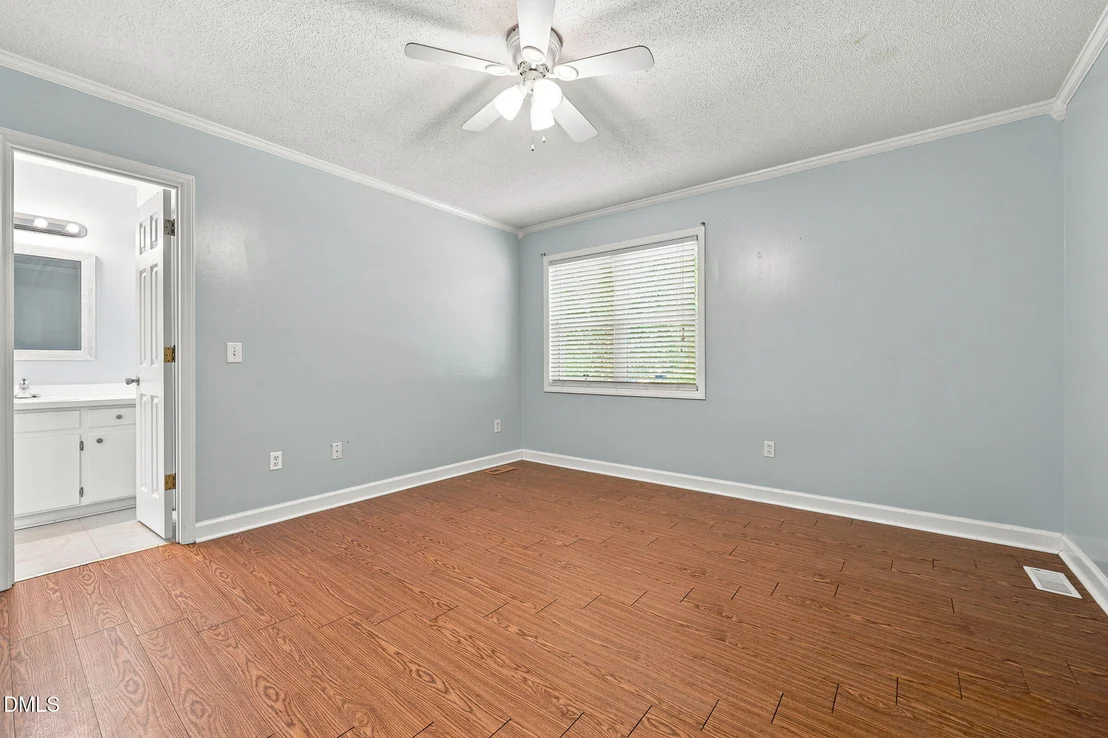 Photo of 215 Brookfield Circle