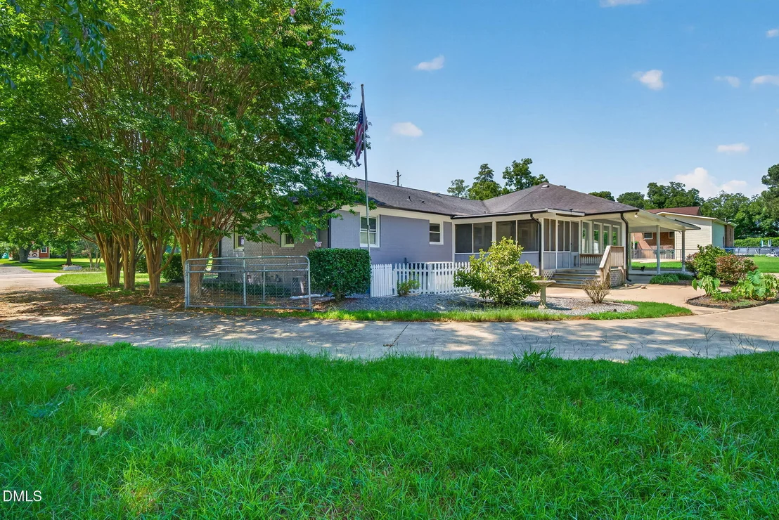 Photo of 6145 Front Street