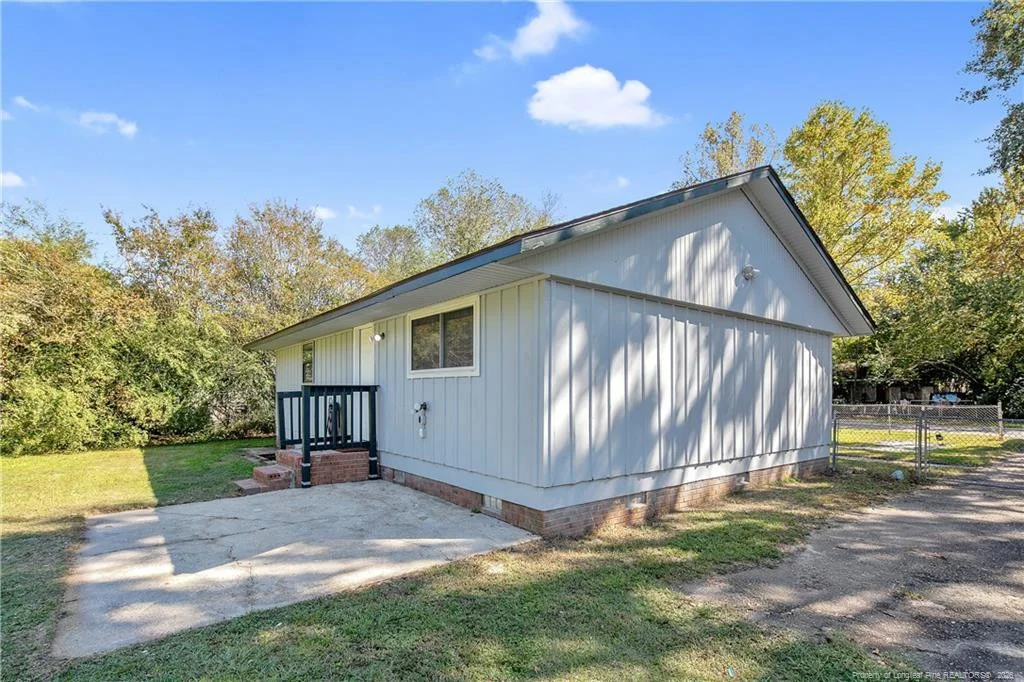 Photo of 2713 Daly Avenue