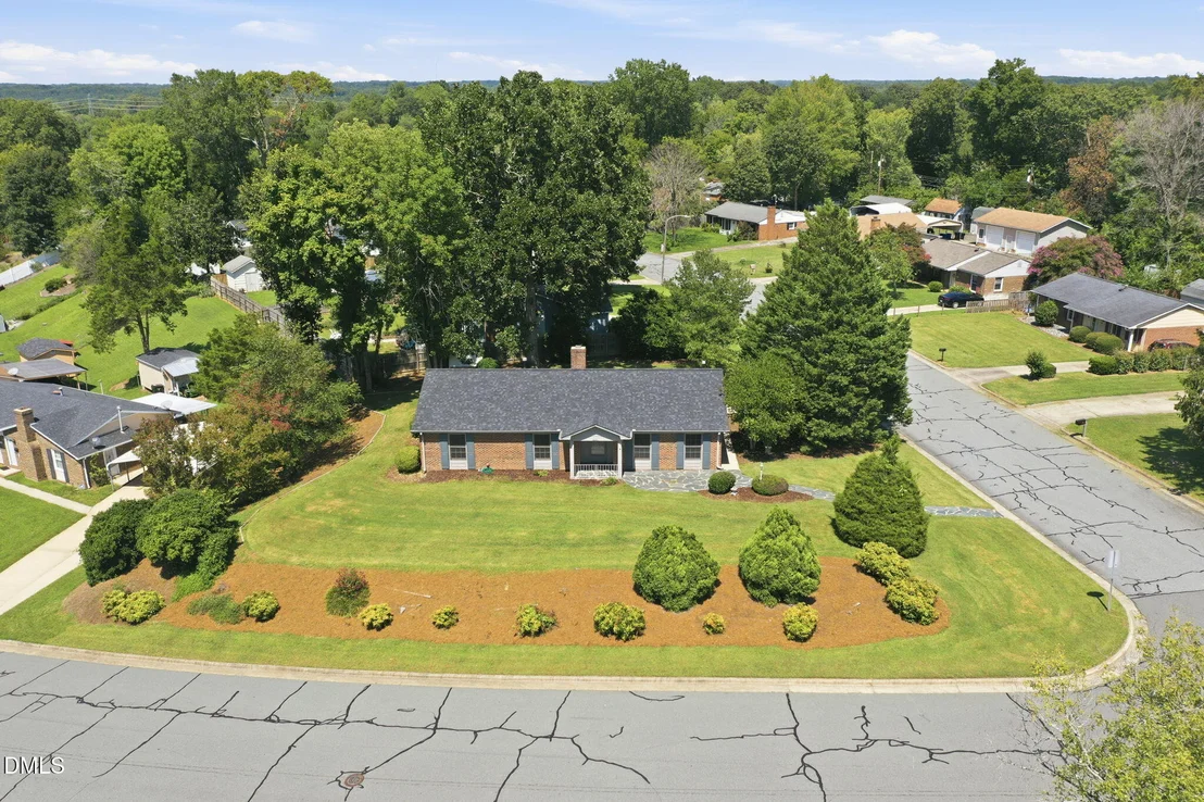 Photo of 2371 Buckingham Road