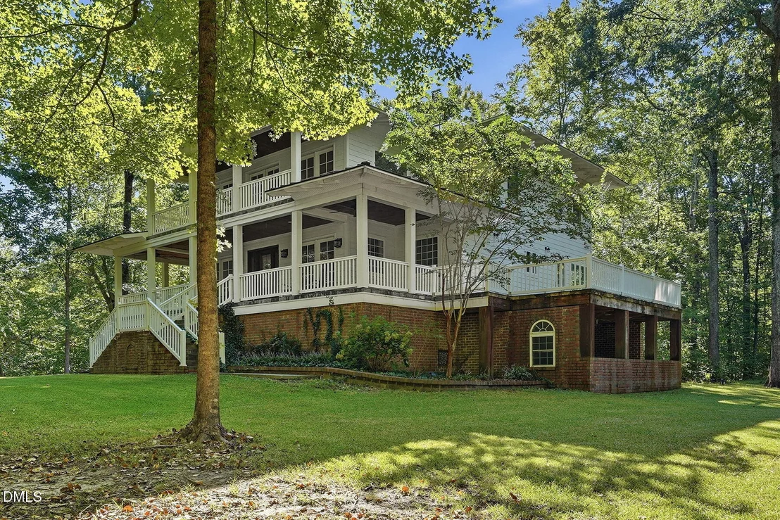 Photo of 415 River Bluff Drive N