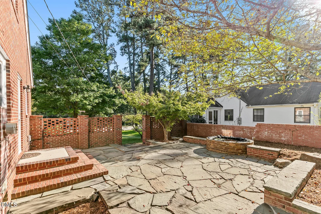 Photo of 2720 University Drive