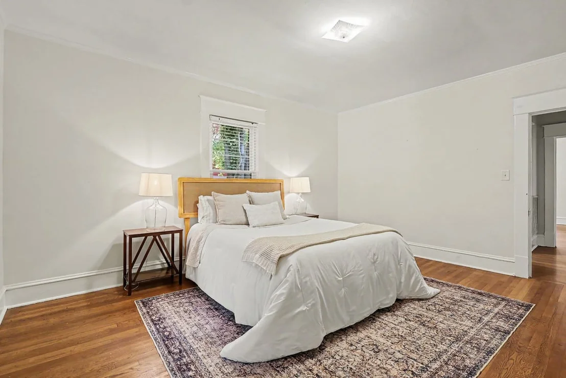 Photo of 903 W Markham Avenue