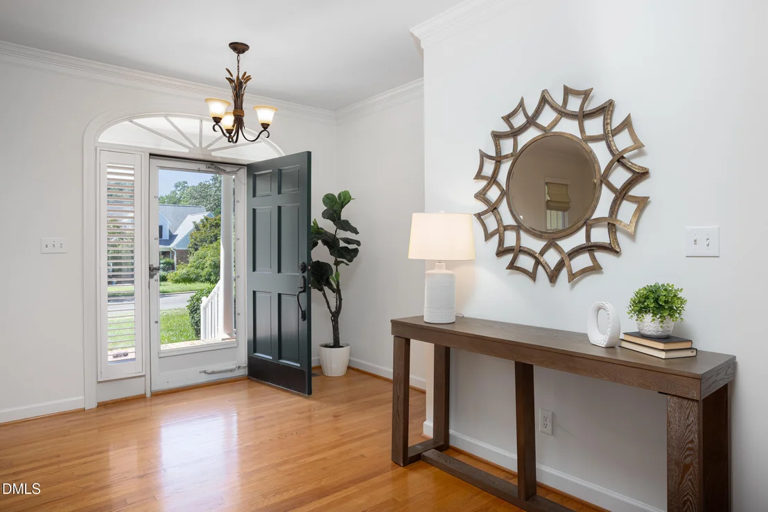 Photo of 1000 E Oak Drive