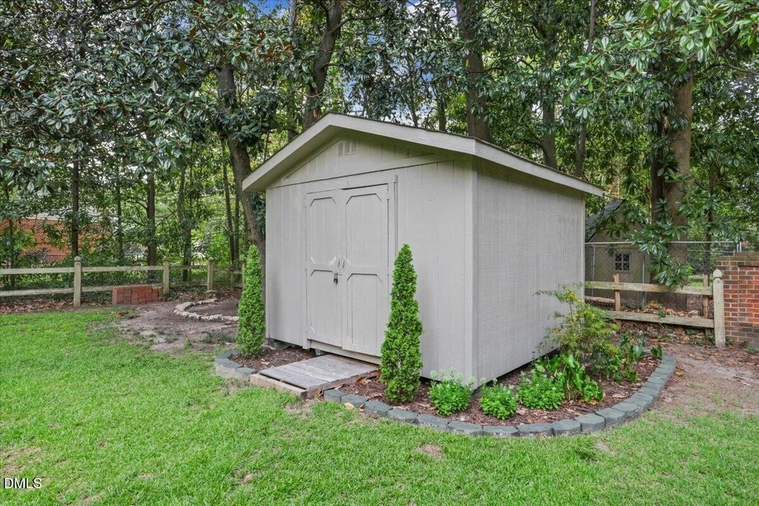 Photo of 804 Chestnut Drive