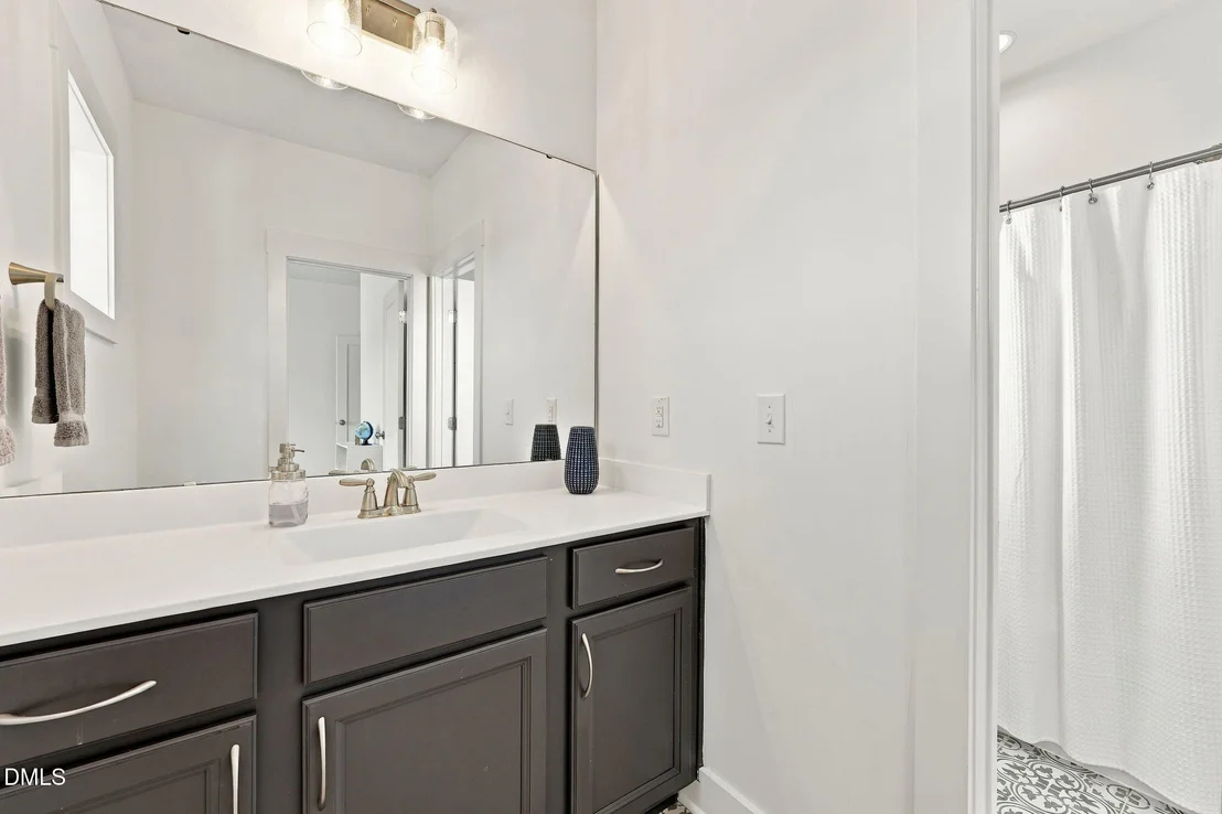 Photo of 325 Underhill Way