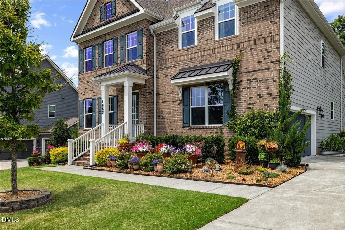 Photo of 1049 Queensdale Drive