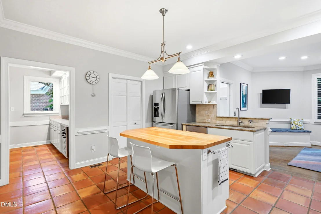 Photo of 3129 Eton Road