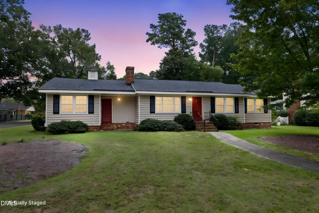 Photo of 1101 S Walnut Drive