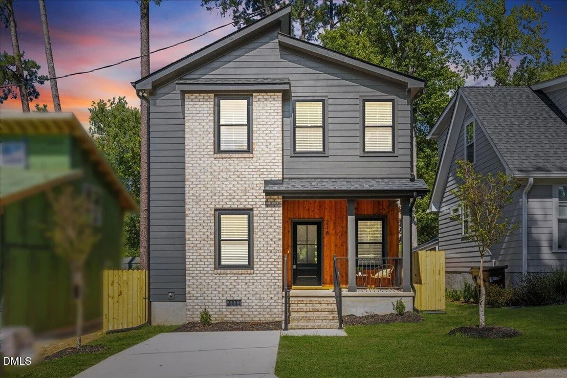 Photo of 218 W Maynard Avenue