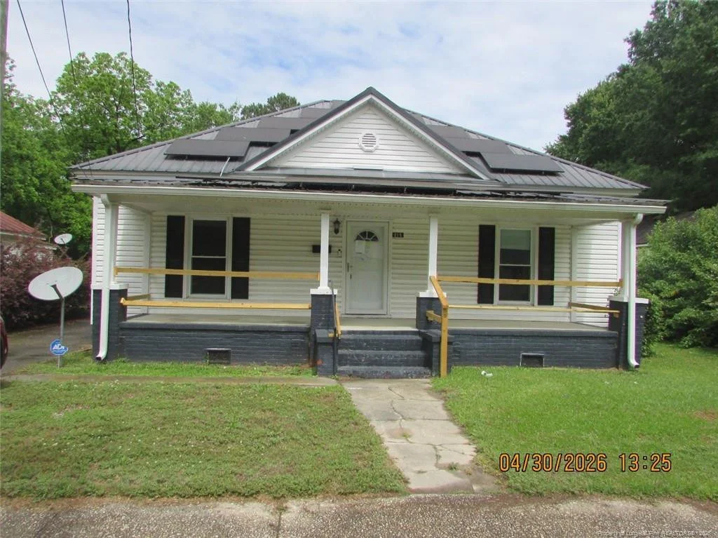 Photo of 215 E Maple Street
