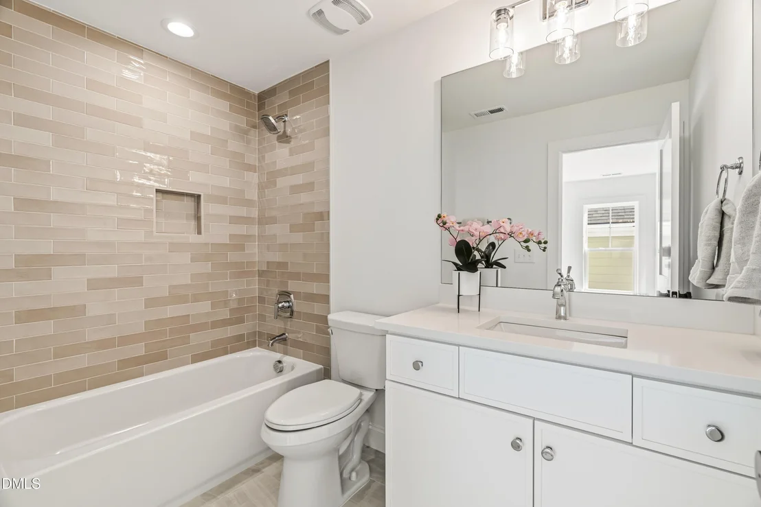 Photo of 722 1/2 Powell Drive