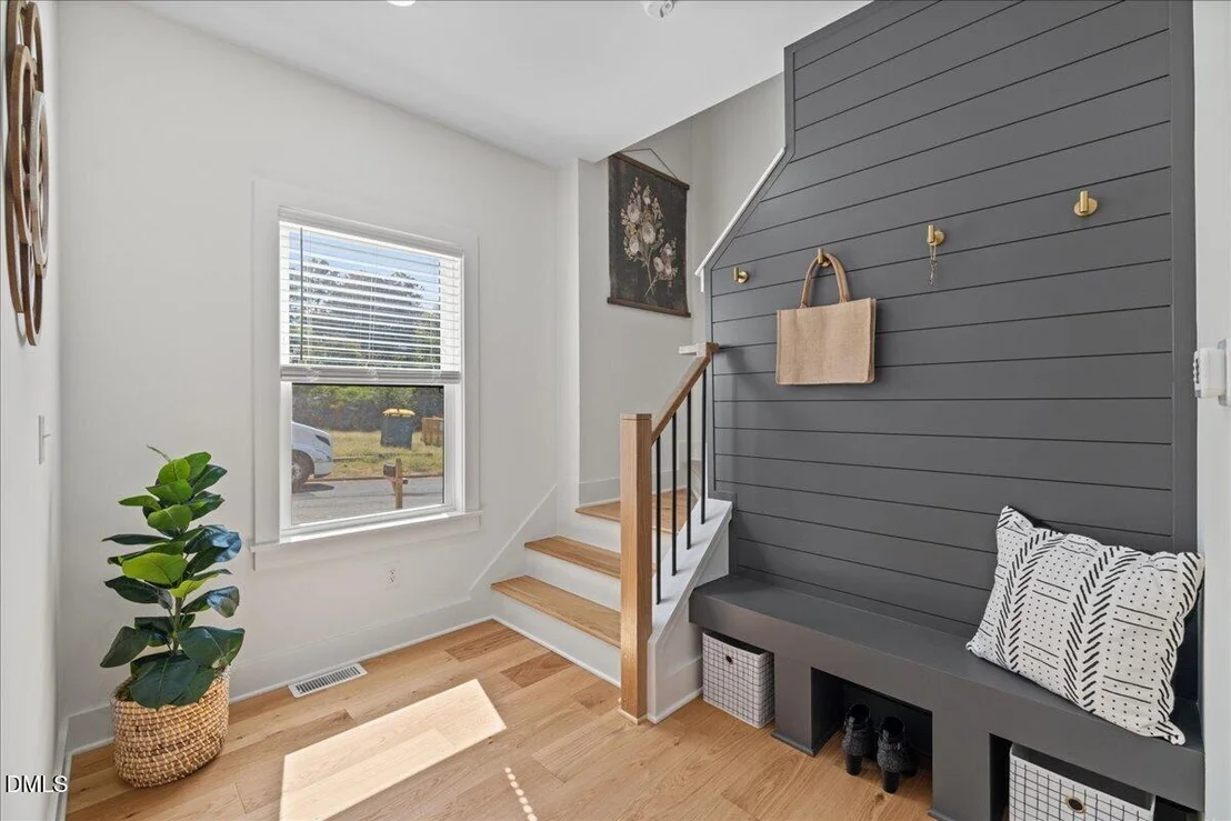 Photo of 218 W Maynard Avenue