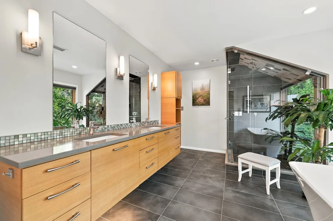 Photo of 3007 Surrey Road