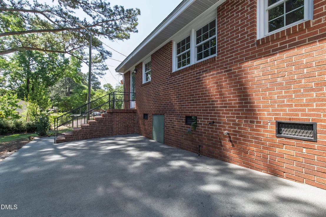 Photo of 2467 Milburnie Road