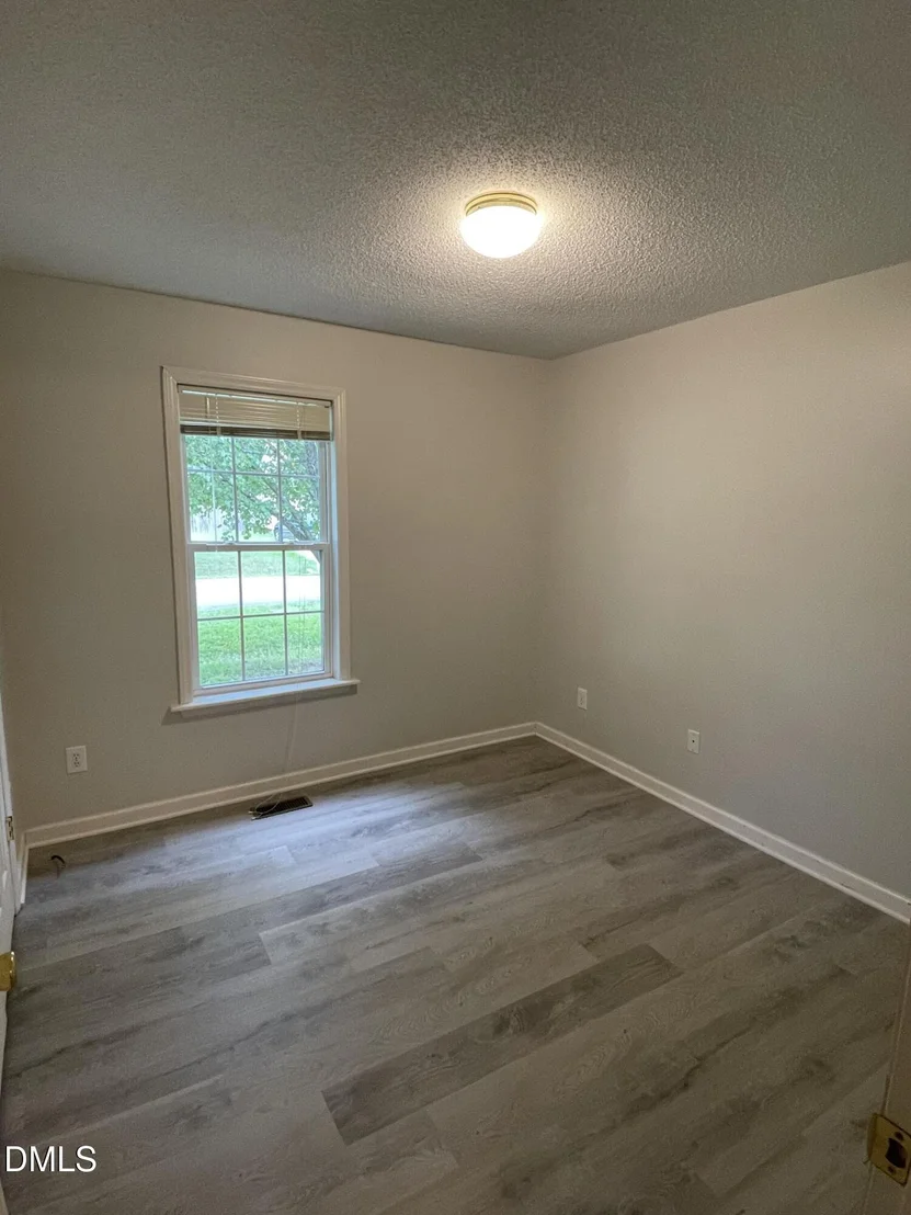 Photo of 1008 Laurel Leaf