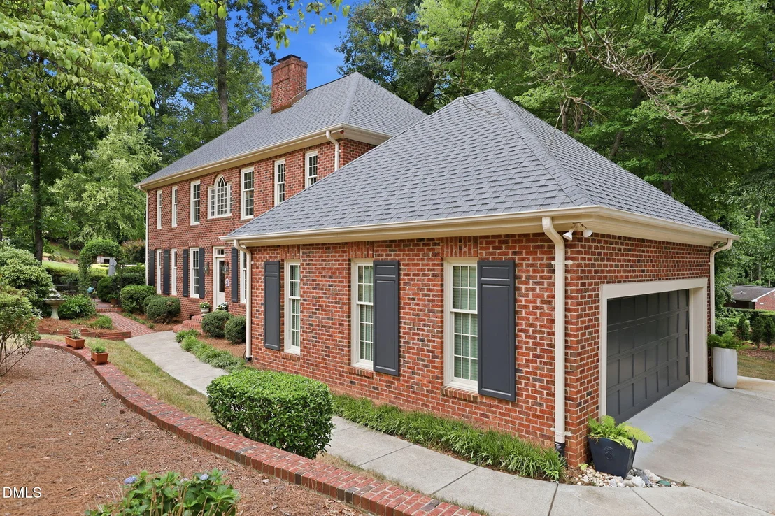 Photo of 2221 Weybridge Drive