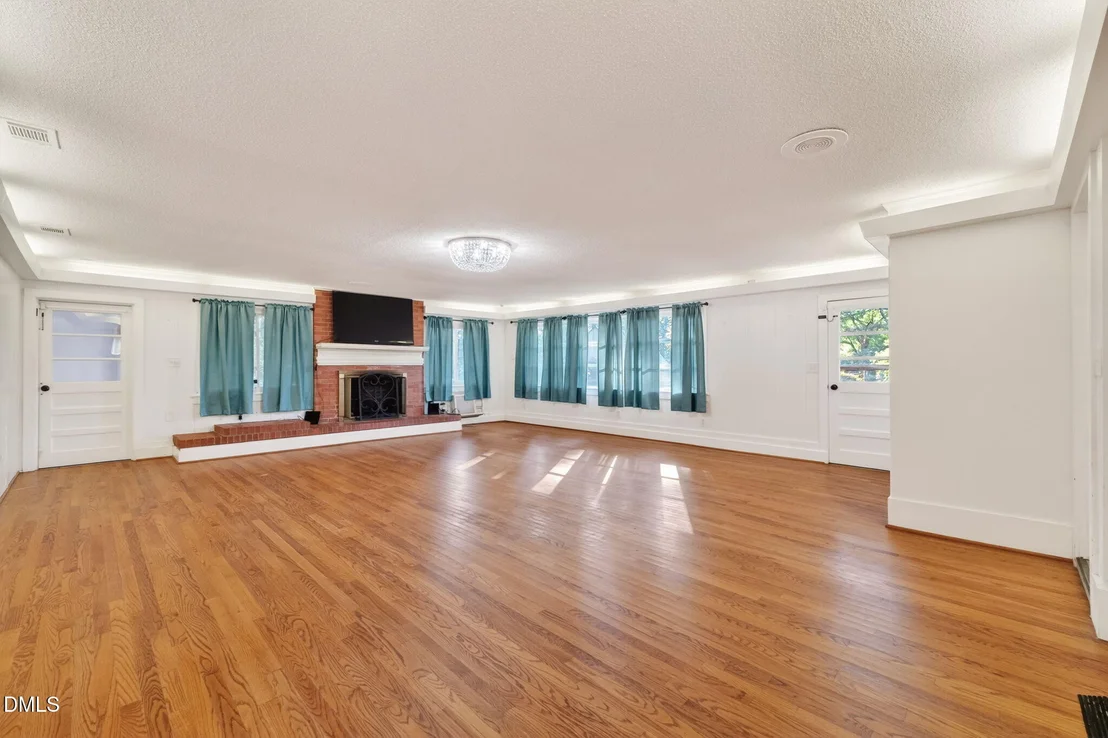 Photo of 207 W 3rd Street