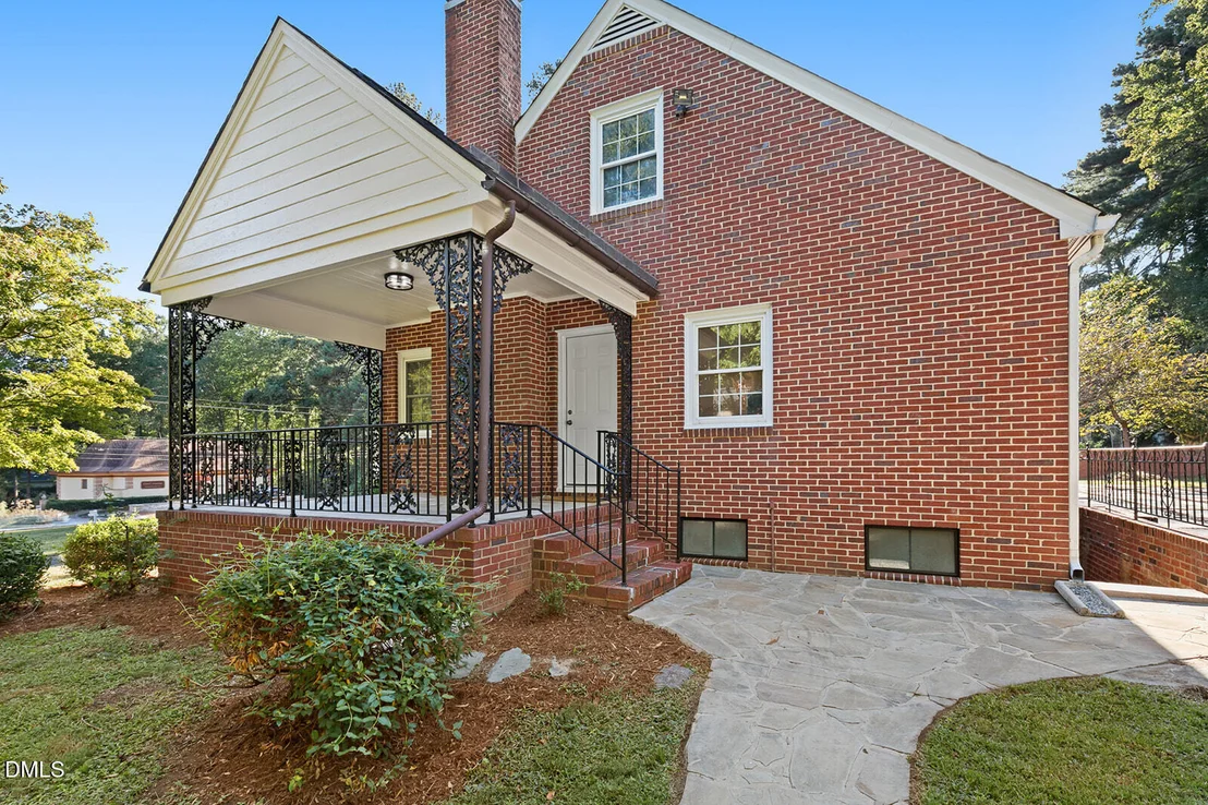 Photo of 2720 University Drive