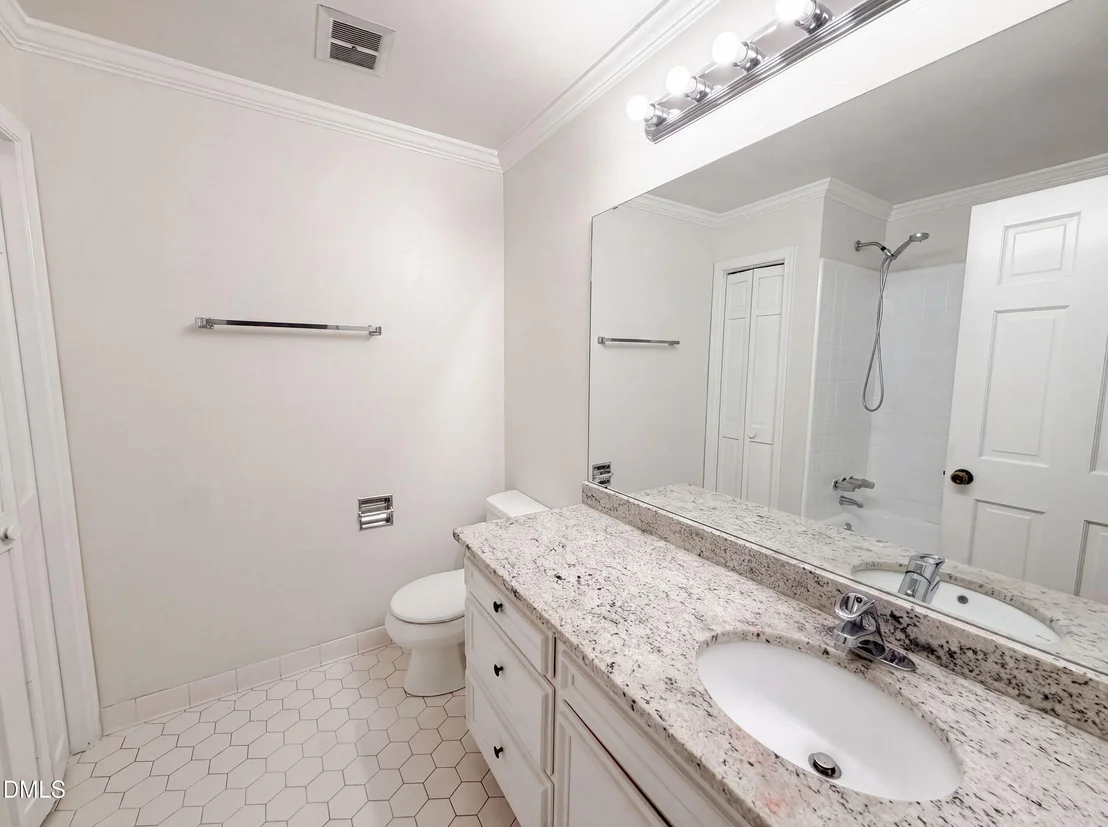 Photo of 204 Boulder Bluff Trail