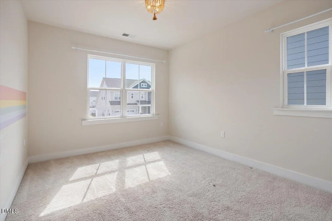 Photo of 541 Roycroft Drive