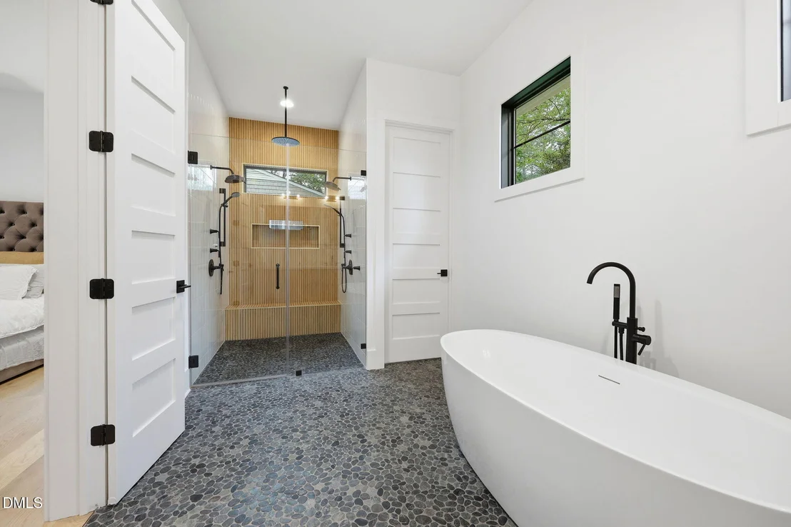 Photo of 814 Tyrrell Road