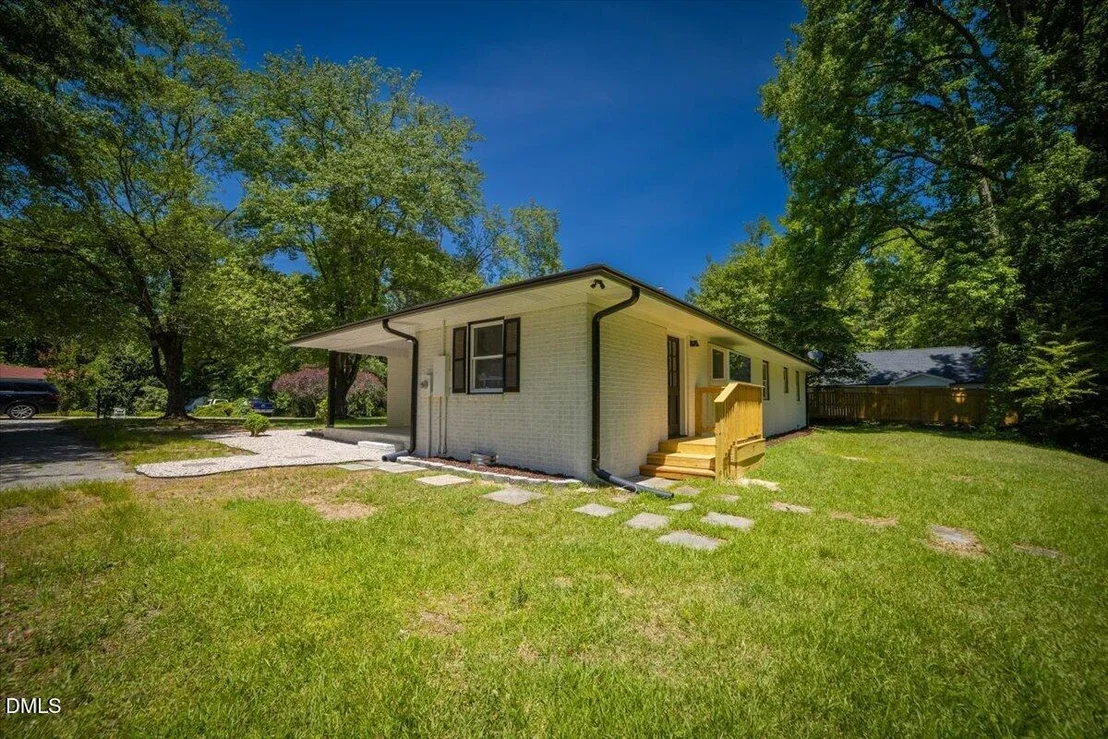 Photo of 906 Circle Drive