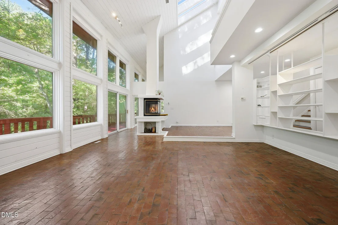 Photo of 910 Tarik Drive